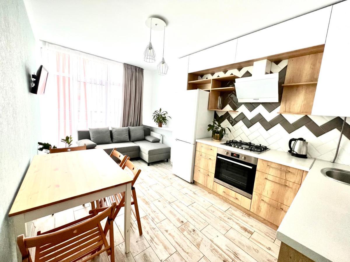 Osapart Cozy Apartment In A Complex Semycvit Lwów Zewnętrze zdjęcie